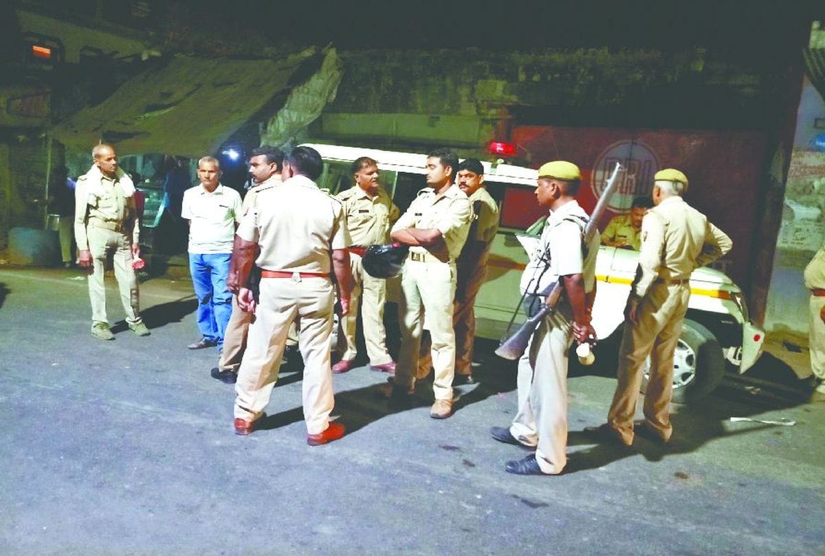 people create ruckus in police station after bjp leader's gunner open firing