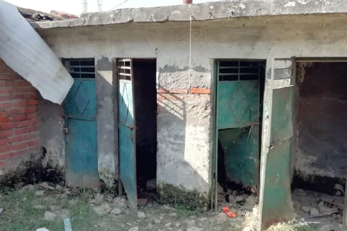 exclusive: primary school of meerut where sevral children studing at risk every minute