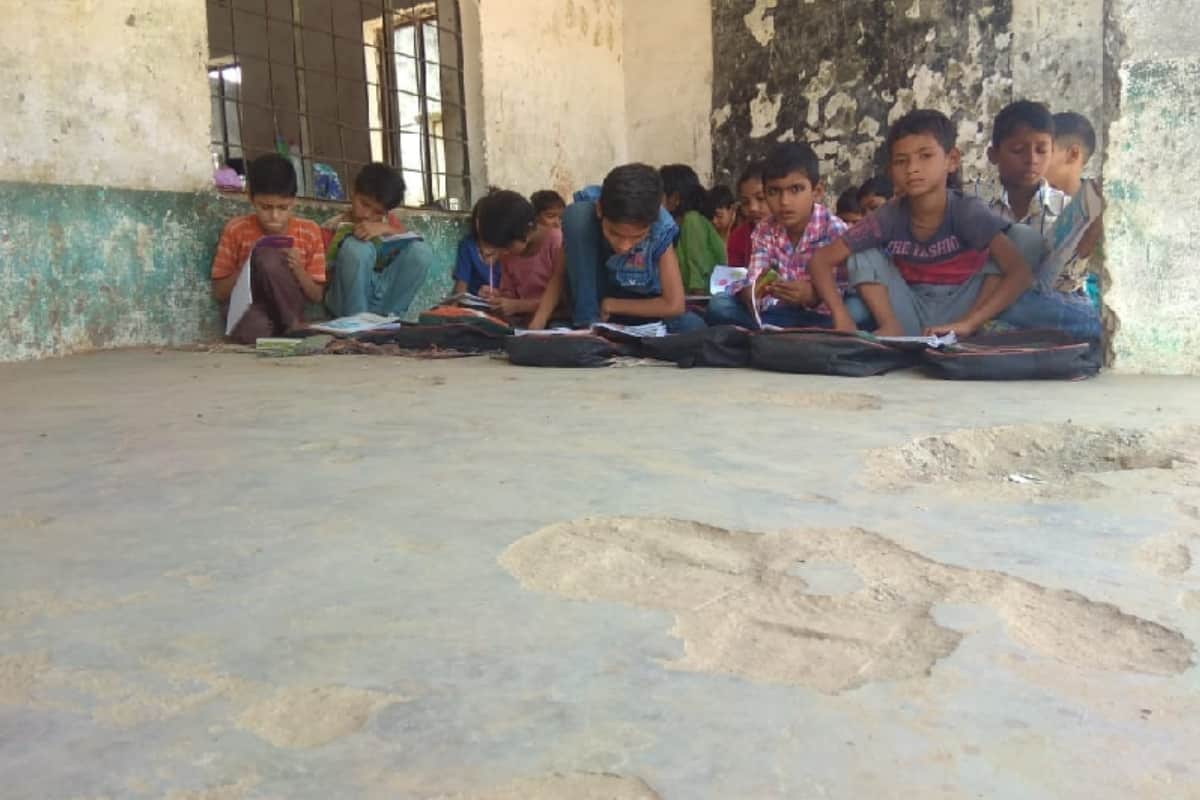 exclusive: primary school of meerut where sevral children studing at risk every minute