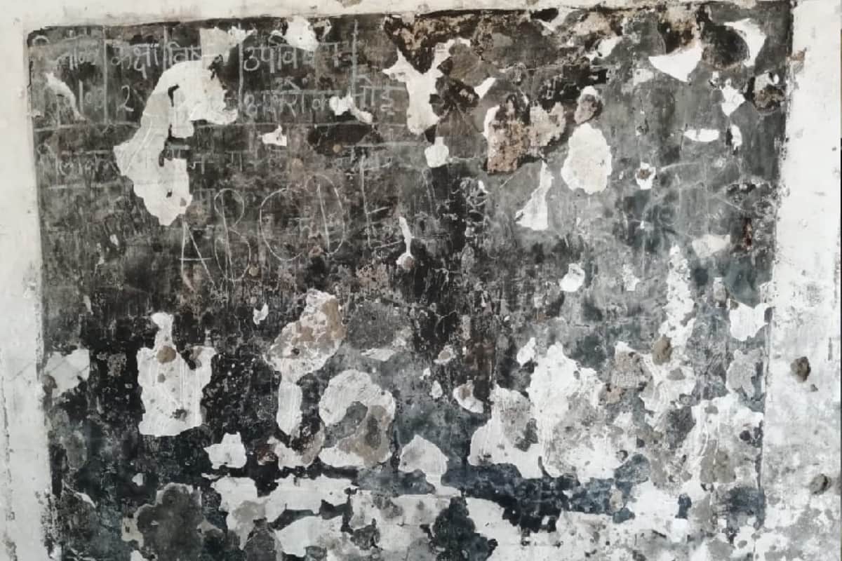 exclusive: primary school of meerut where sevral children studing at risk every minute