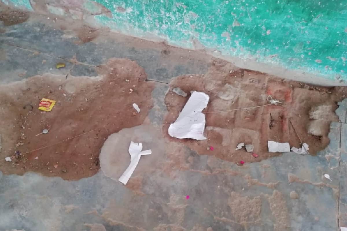exclusive: primary school of meerut where sevral children studing at risk every minute