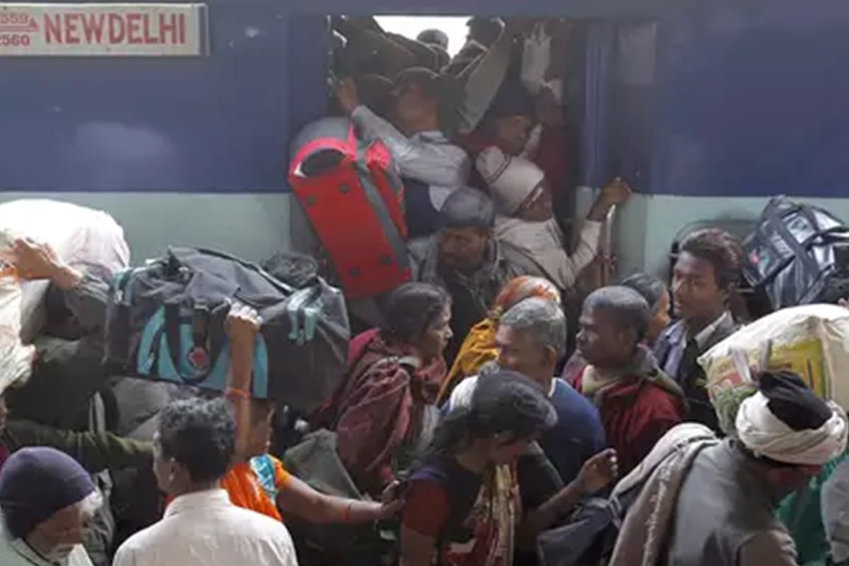 Gujarat Rape: silence in factory, migrants are facing backlash and returning to their state