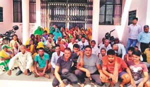mandhana CHC employes set up two hour hostage