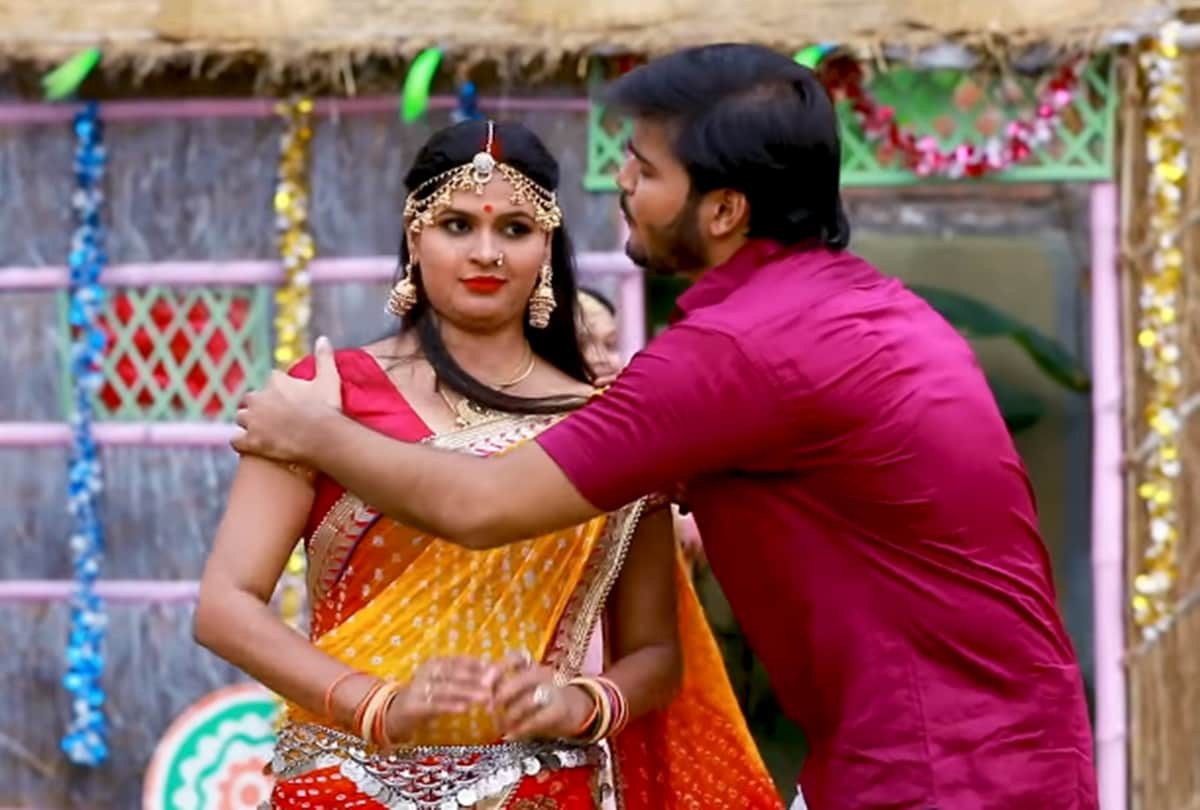 Bhojpuri Actor Arvind Akela Kallu and Chandani Singh new navratri song saloni ke mummy goes viral