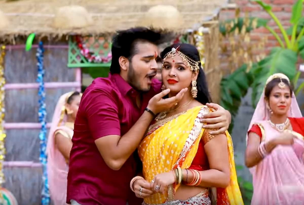 Bhojpuri Actor Arvind Akela Kallu and Chandani Singh new navratri song saloni ke mummy goes viral