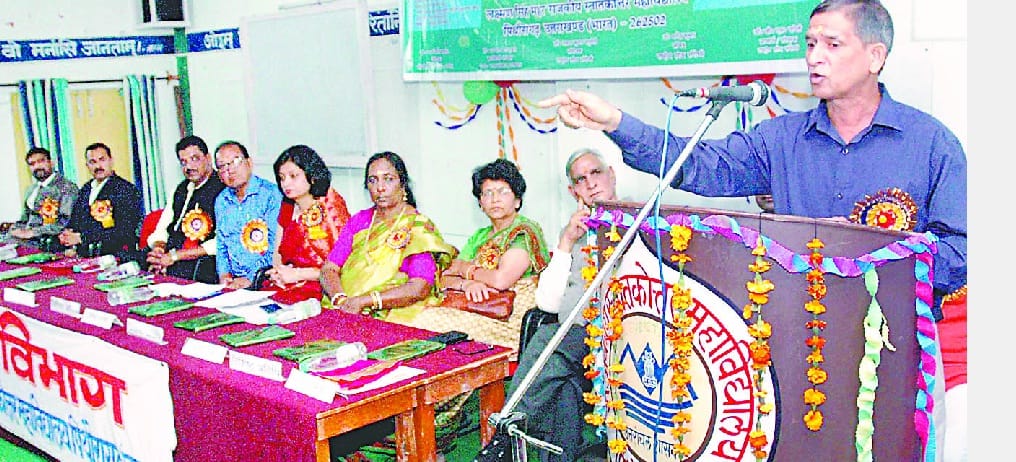 Discussion on the role of literature