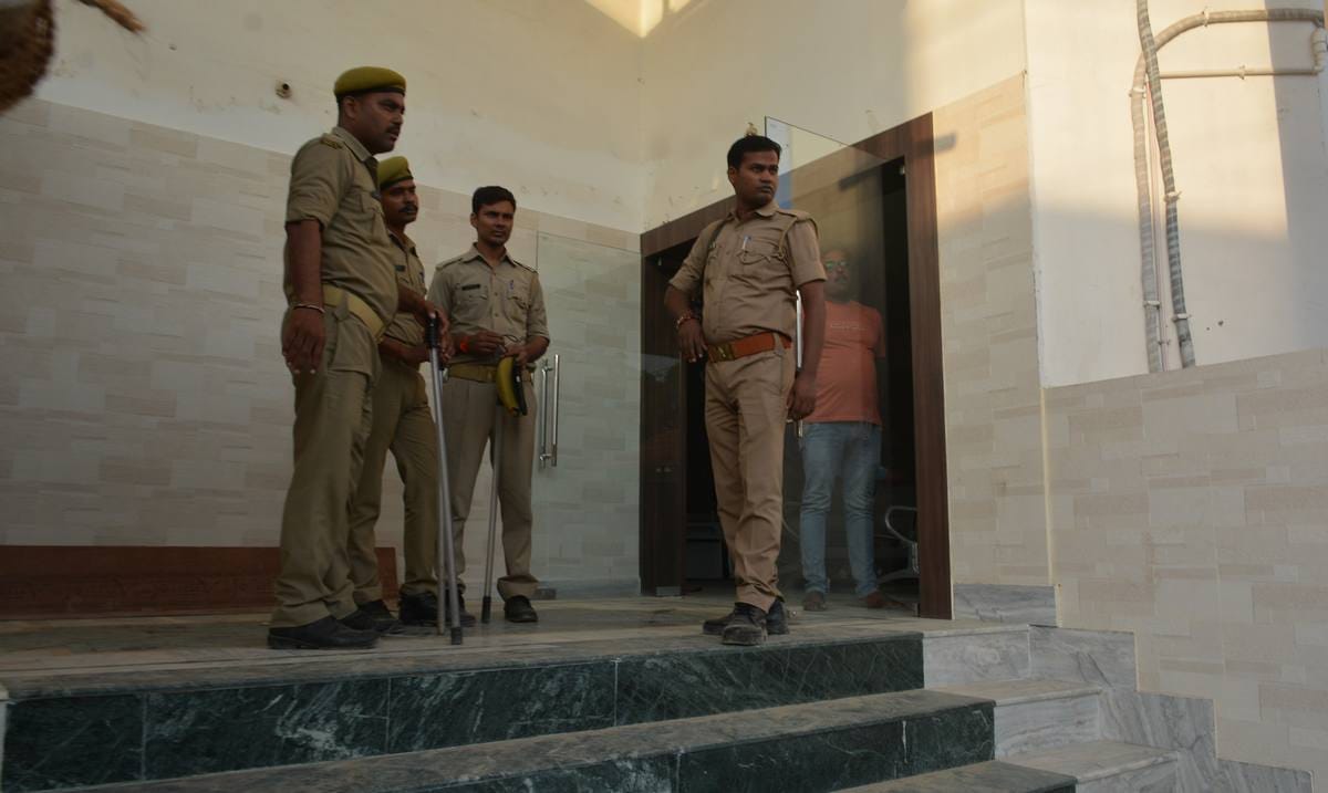 Students of UP college sabotage in nurshing home