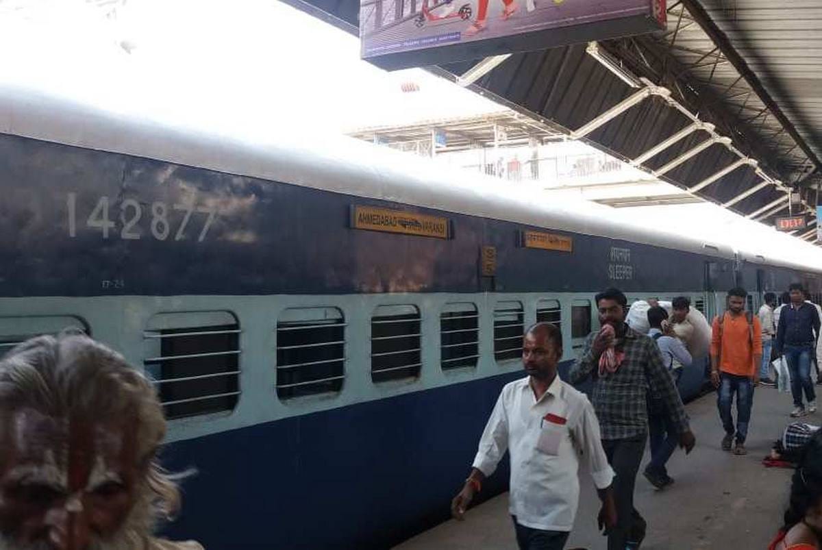 People of purvanchal return from gujrat after violence