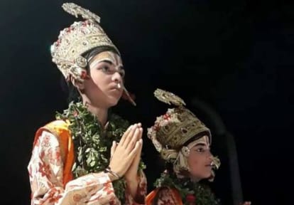Ram leela character did protest against land occupation in varanasi
