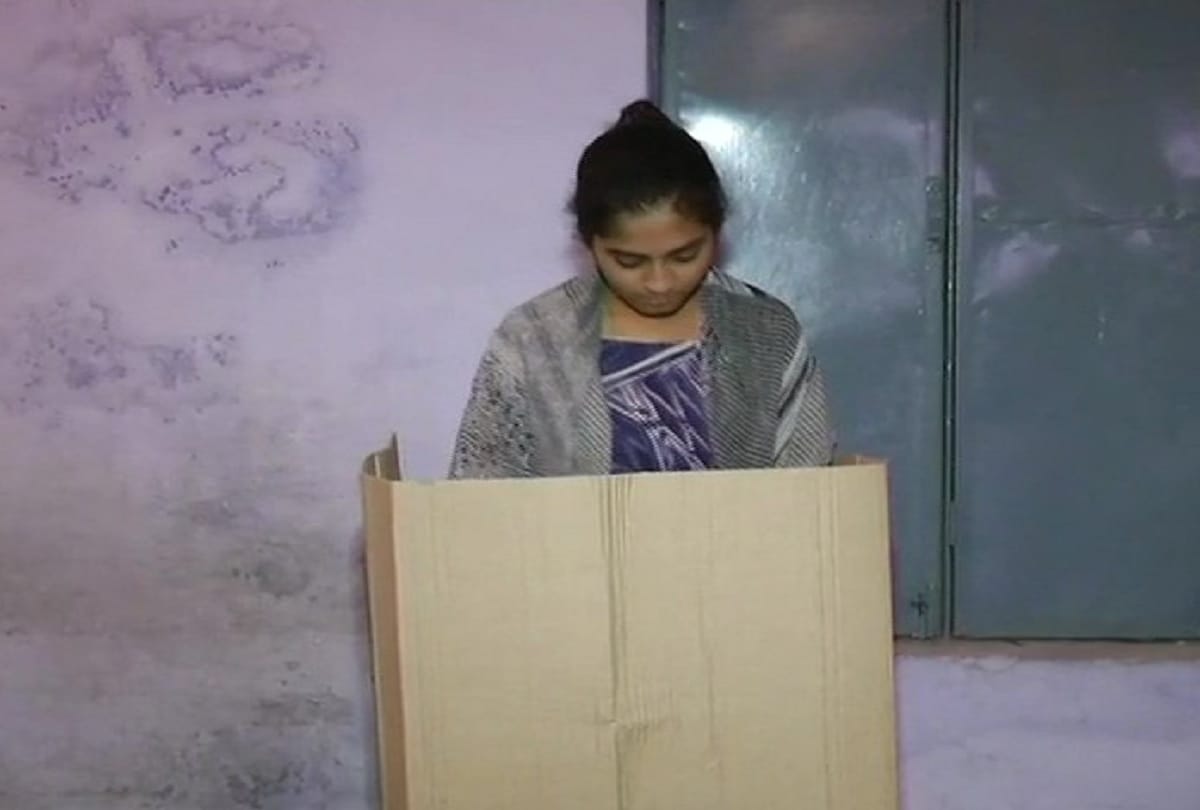 lok sabha elections 2019:2.24 lakh votes will be cast before voting begins in Jammu Kashmir