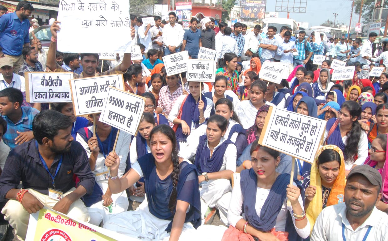 सड़क पर उतरे बीटीसी अभ्यर्थी, किया प्रदर्शन