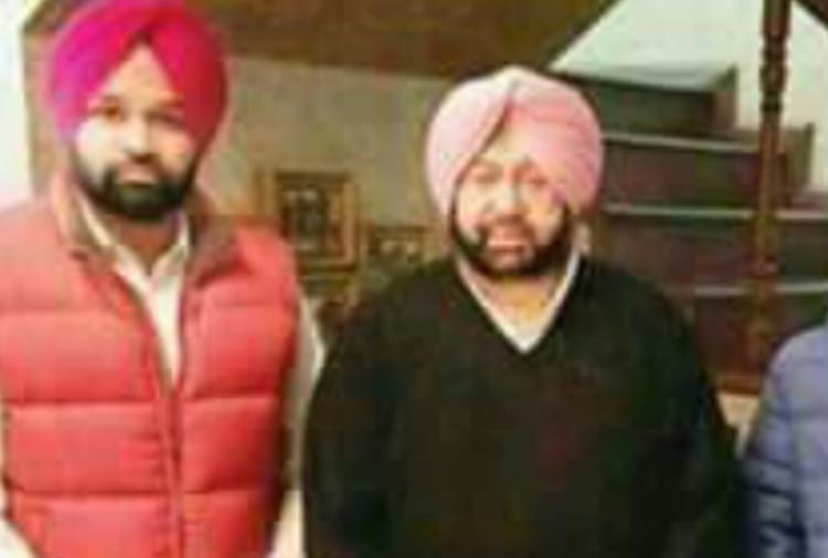 Congress leader smuggling liquor, found huge quantity of liquor from car