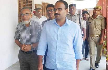 Ballia district magistrate says that everybody duty chanting vande matram and bharat mata ki jai