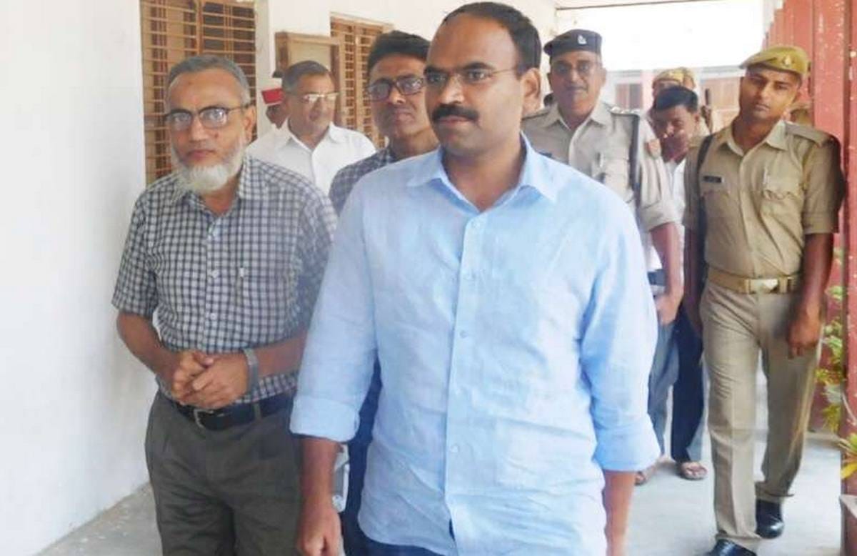 Ballia district magistrate says that everybody duty chanting vande matram and bharat mata ki jai