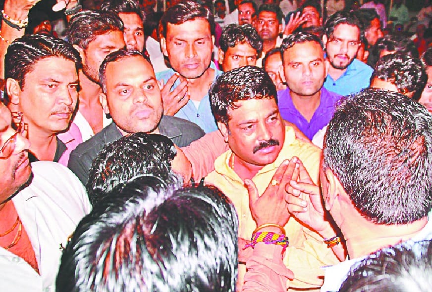 jiladhyaksh ka swagat samaroh bna akhada