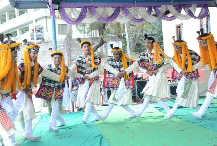 समूहगान में ढालपुर, एकलगान में खलोगी प्रथम