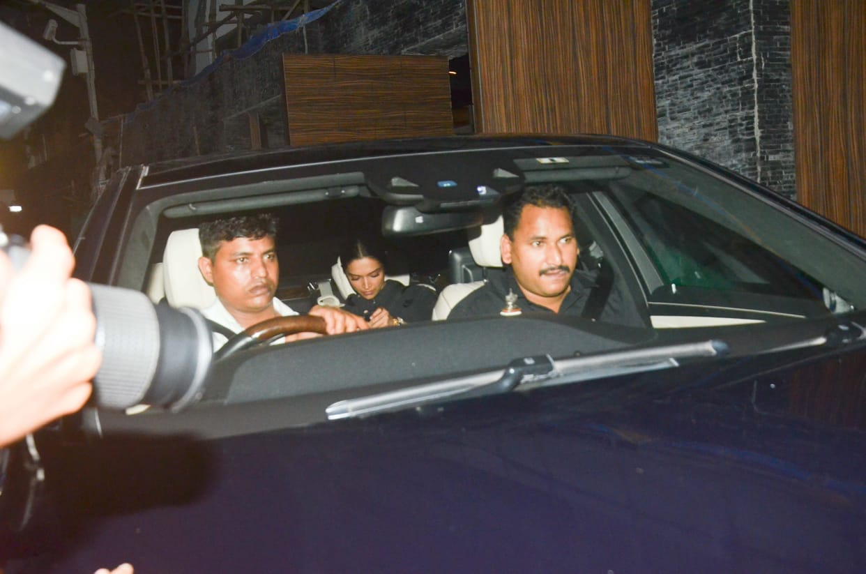 Deepika Padukone spotted Aaamir Khan residence may be related with Mahabharat film