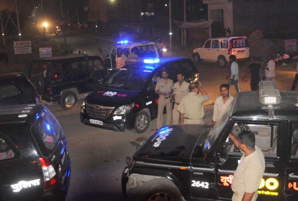 clash between two group in lucknow