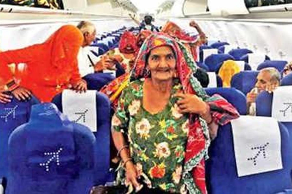 after becoming pilot Vikas Jyani arranged an air travel to the elderly people of his village