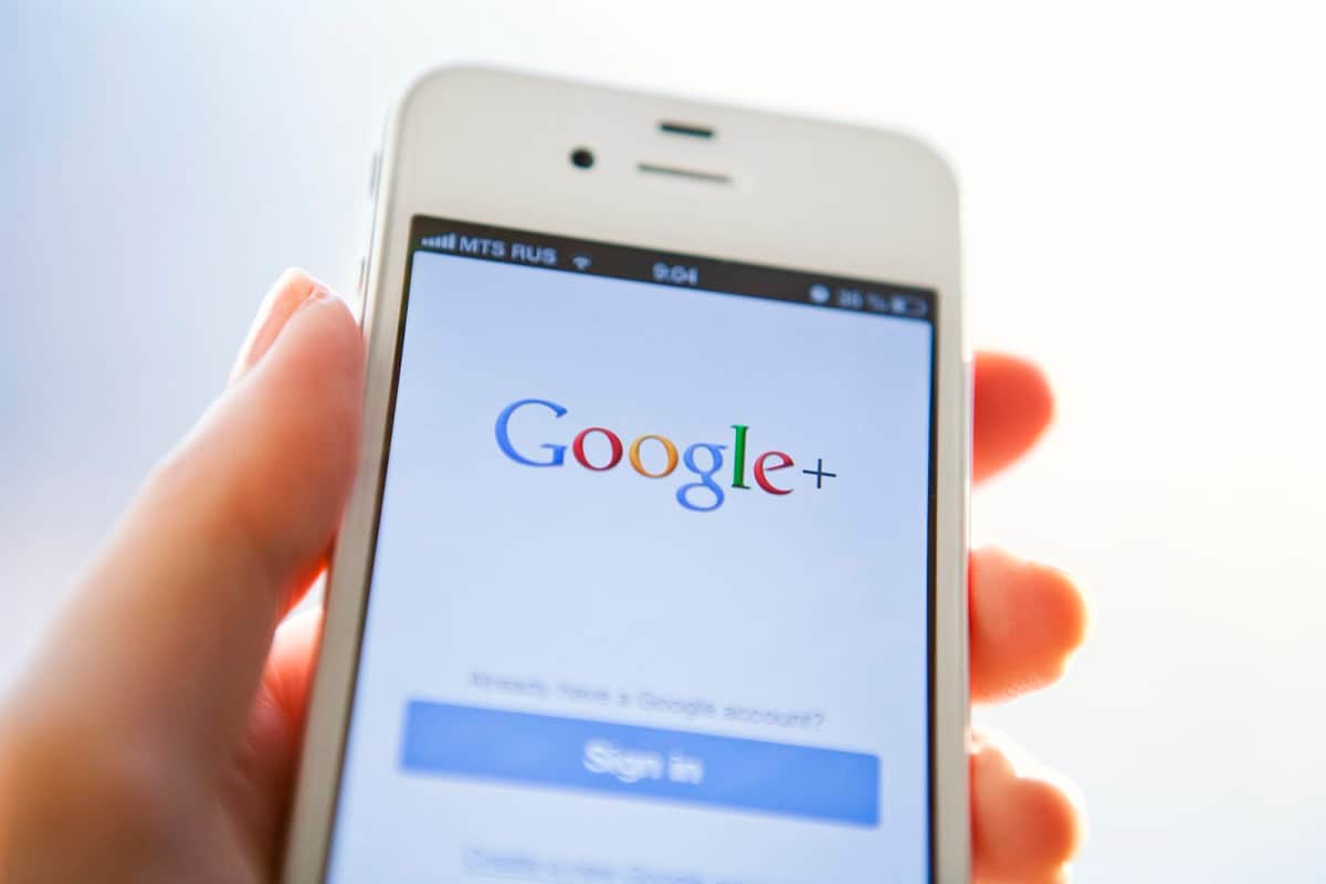 Woman searches customer care number on Google loses Rs 1 lakh: All you need to know