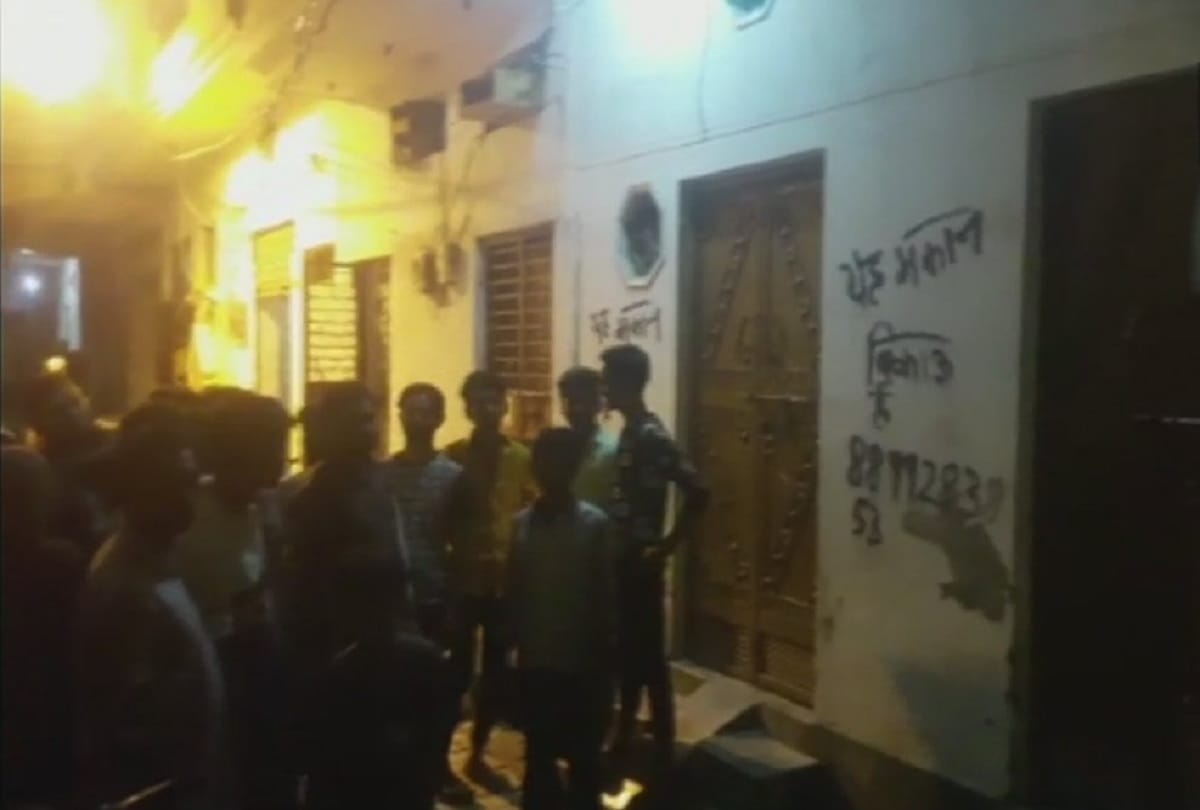 Delhi police Special Team busted illegal arms factory in meerut