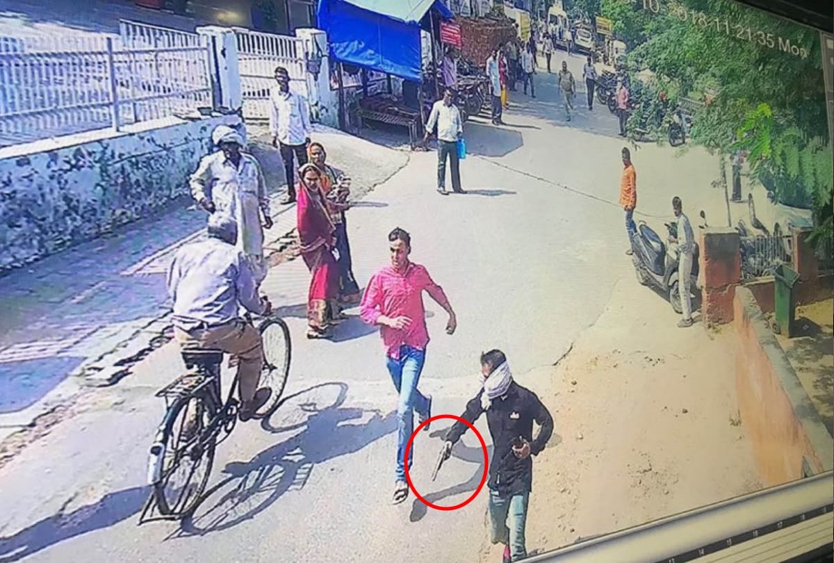 accused of 10 murder absconding from Police Custody after firing on police in hospital in faridabad