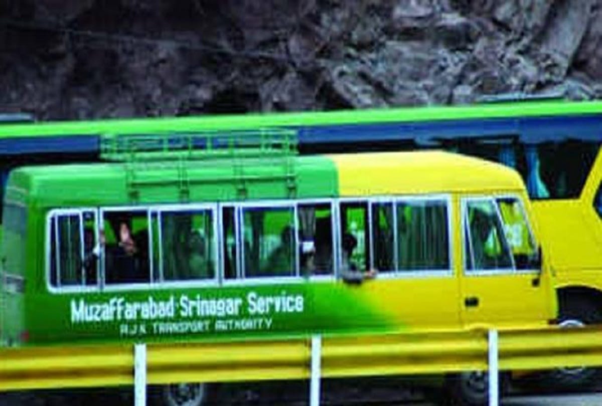 Bus Karvan-e-Aman running between Srinagar-Muzaffarabad stopped due to security reasons