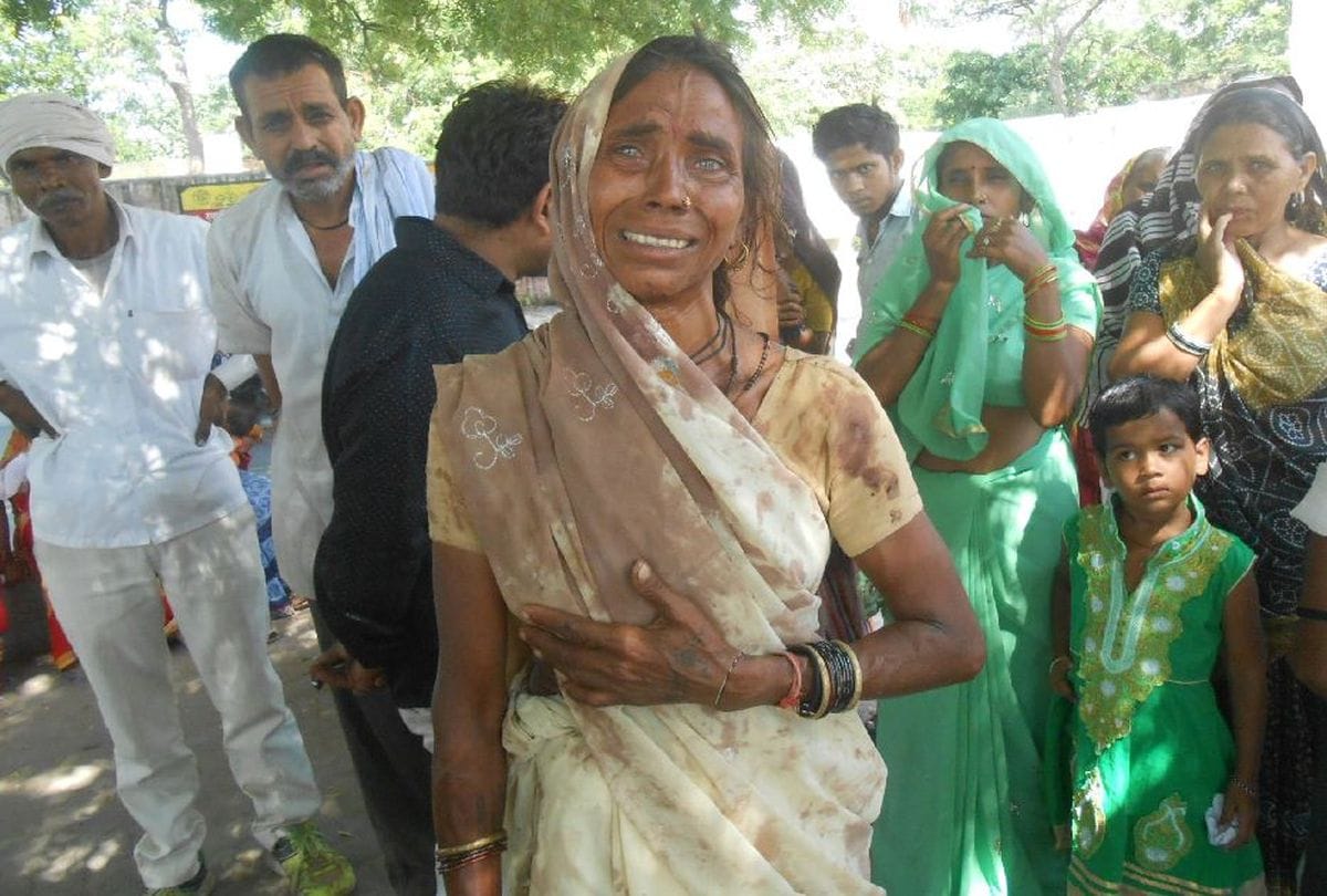 elderly woman tortured by husband and son in agra