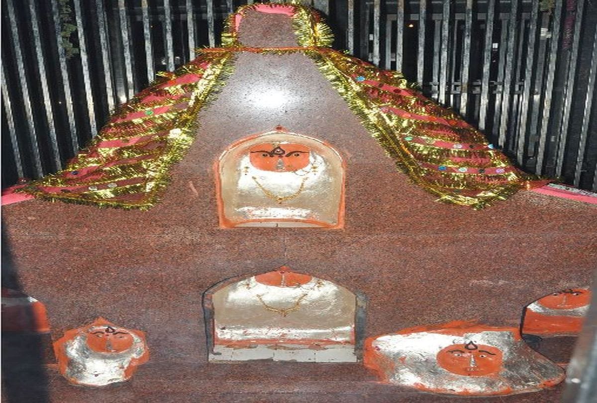 Maa's Darshan in the temples in Navaratri