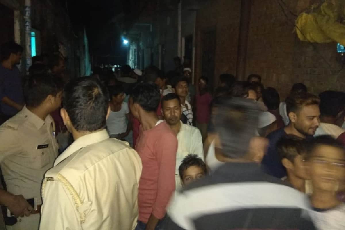 Delhi police busted afactory of country-made pistols in the basement of a locked house in meerut
