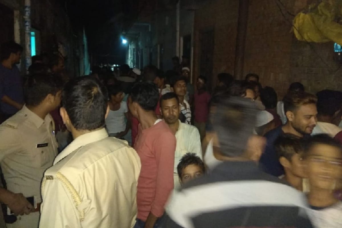 Delhi police busted afactory of country-made pistols in the basement of a locked house in meerut