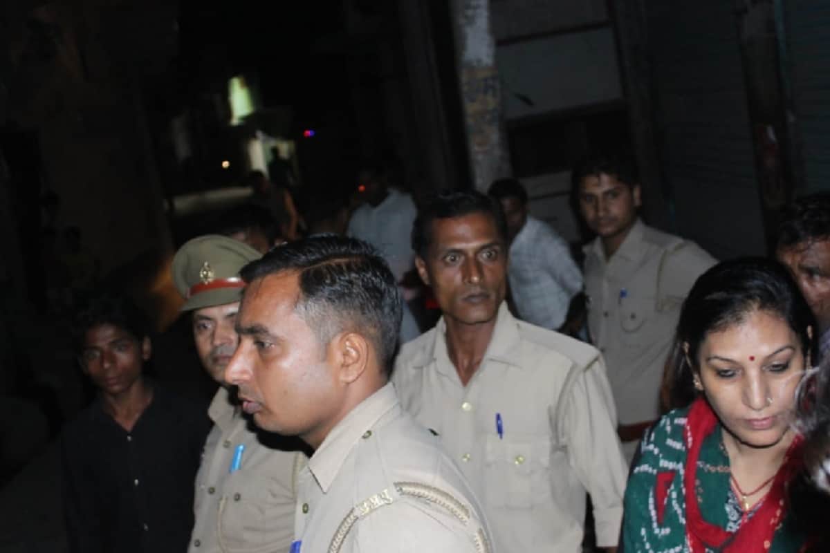 Delhi police busted afactory of country-made pistols in the basement of a locked house in meerut