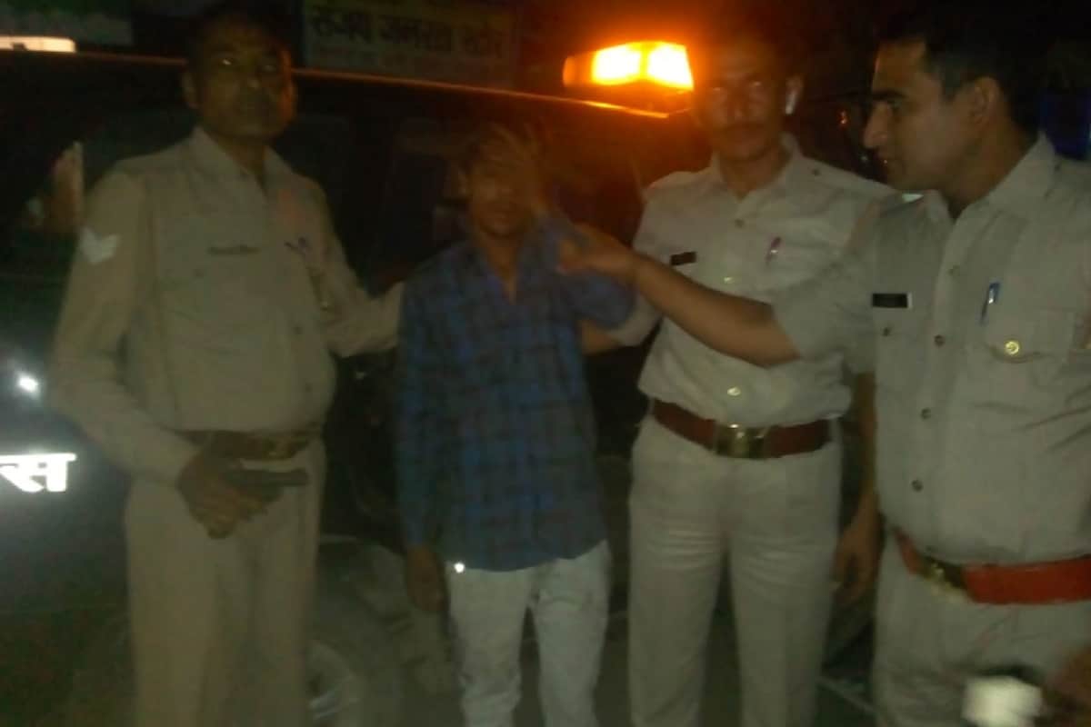 Delhi police busted afactory of country-made pistols in the basement of a locked house in meerut