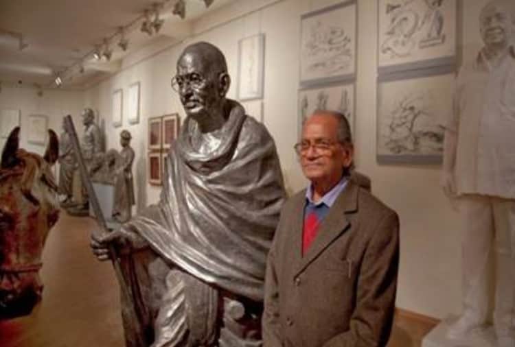 padmashri and padmabhushan award honred ramvi sutar created choturam Statue