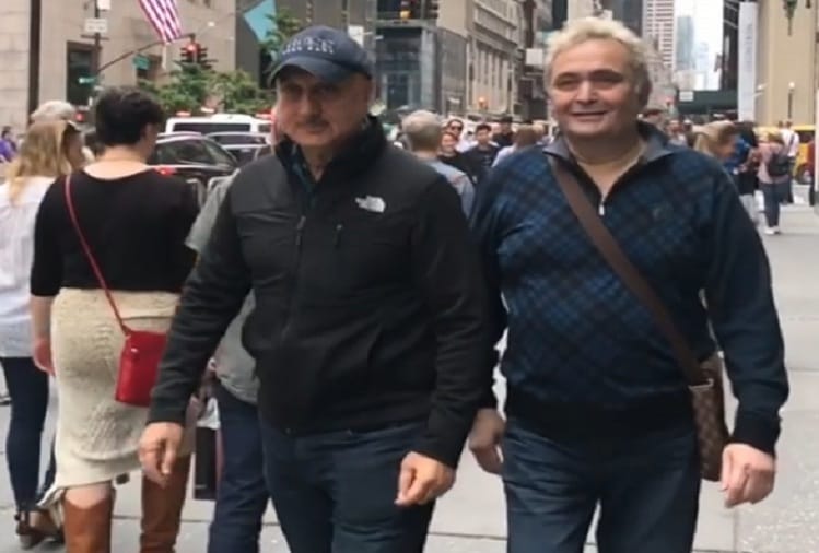 After cancer rumours Sonali Bendre and Priyanka Chopra met Rishi Kapoor in Newyork