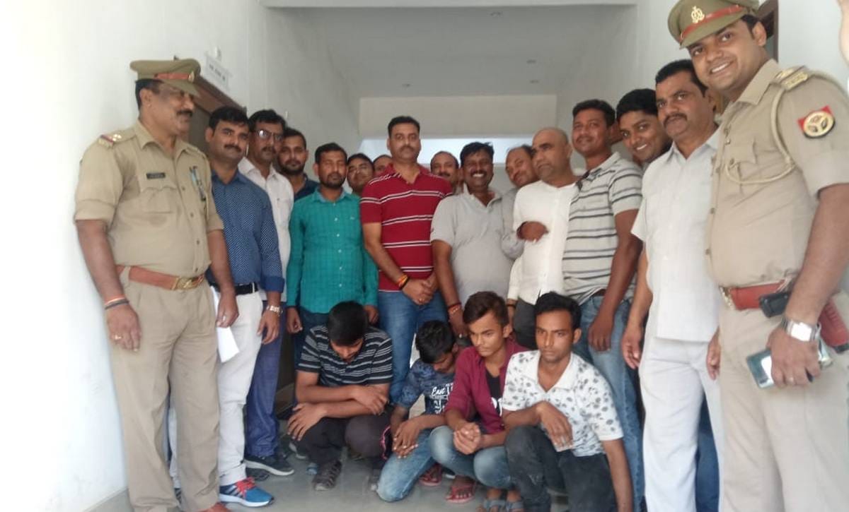 varanasi police arrest four student who stolen bike for girlfriend pursuit