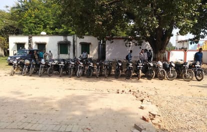 varanasi police arrest four student who stolen bike for girlfriend pursuit