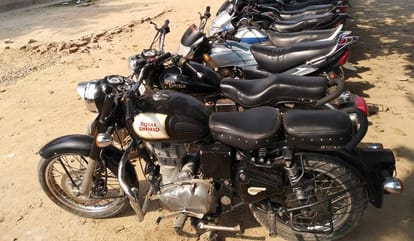 varanasi police arrest four student who stolen bike for girlfriend pursuit