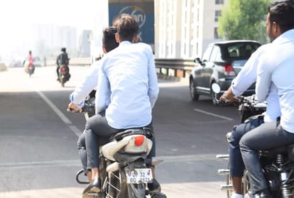 students ride on cheetah mobile bike