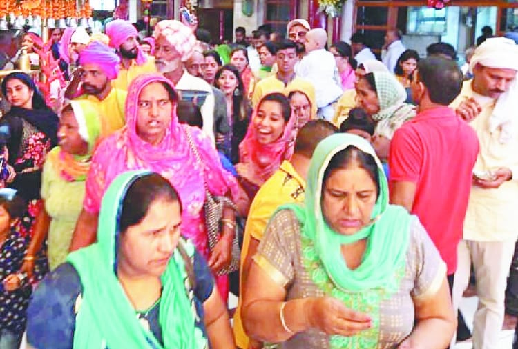 चिंतपूर्णी में 15 हजार श्रद्धालु हुए नतमस्तक