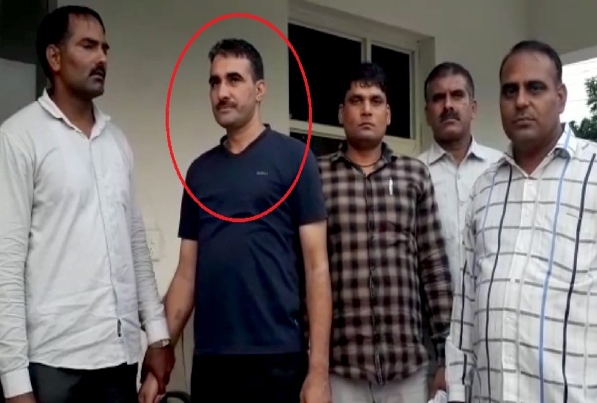 रिश्वत लेते दो पुलिसकर्मियों को विजिलेंस ने किया गिरफ्तार