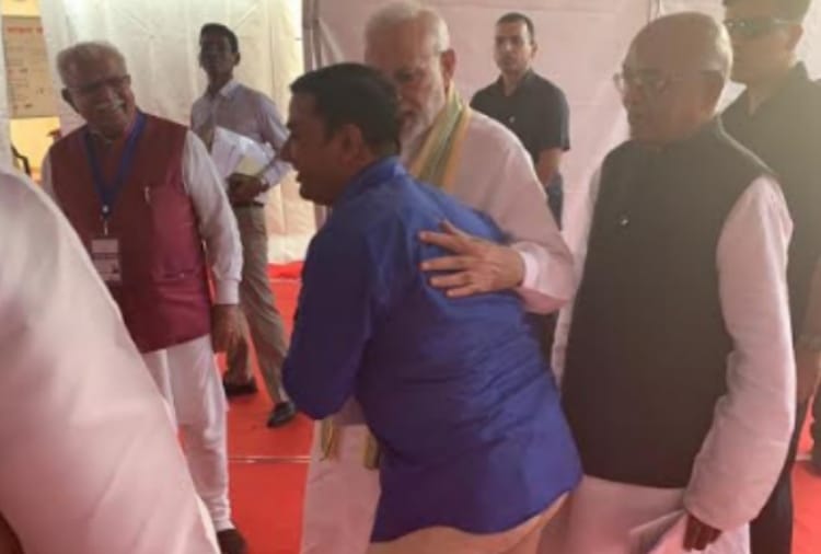 PM Narendra Modi meet 18-year-old his chef in rohtak