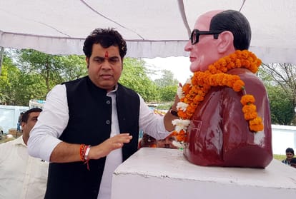 bjp targets congress for Gujrat Violance