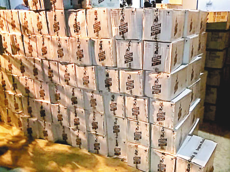 Excise Department caught illegal liquor of 50 lakhs
