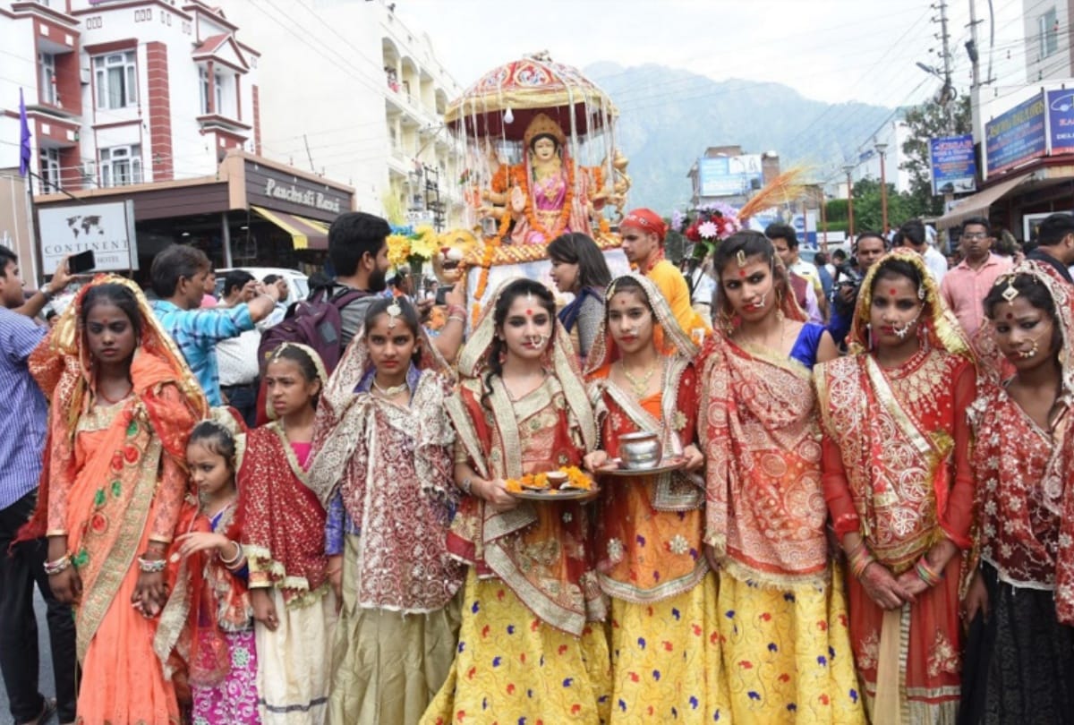 Devotees visit to pray Mata Vaishno devi temple in jammu at Navratri 2018