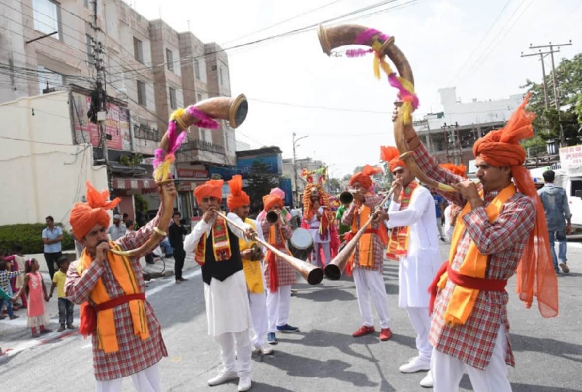 Devotees visit to pray Mata Vaishno devi temple in jammu at Navratri 2018