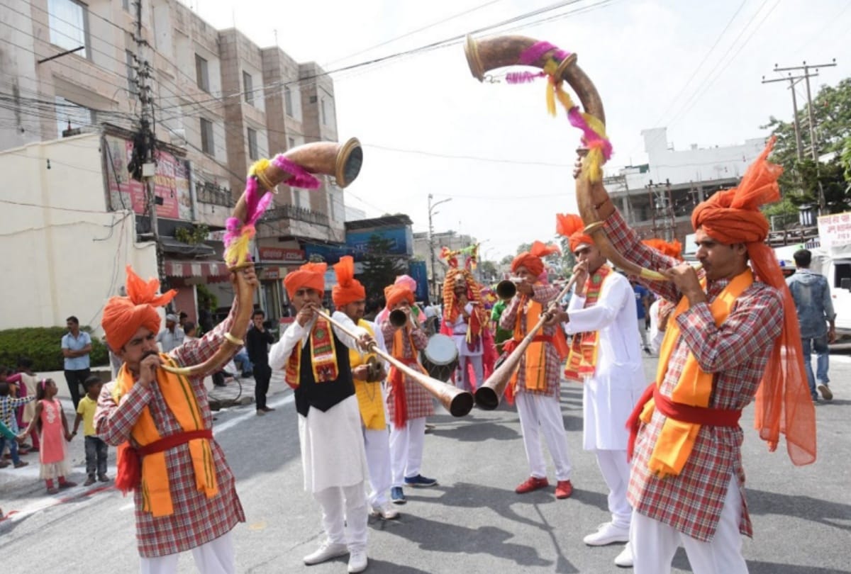 Devotees visit to pray Mata Vaishno devi temple in jammu at Navratri 2018
