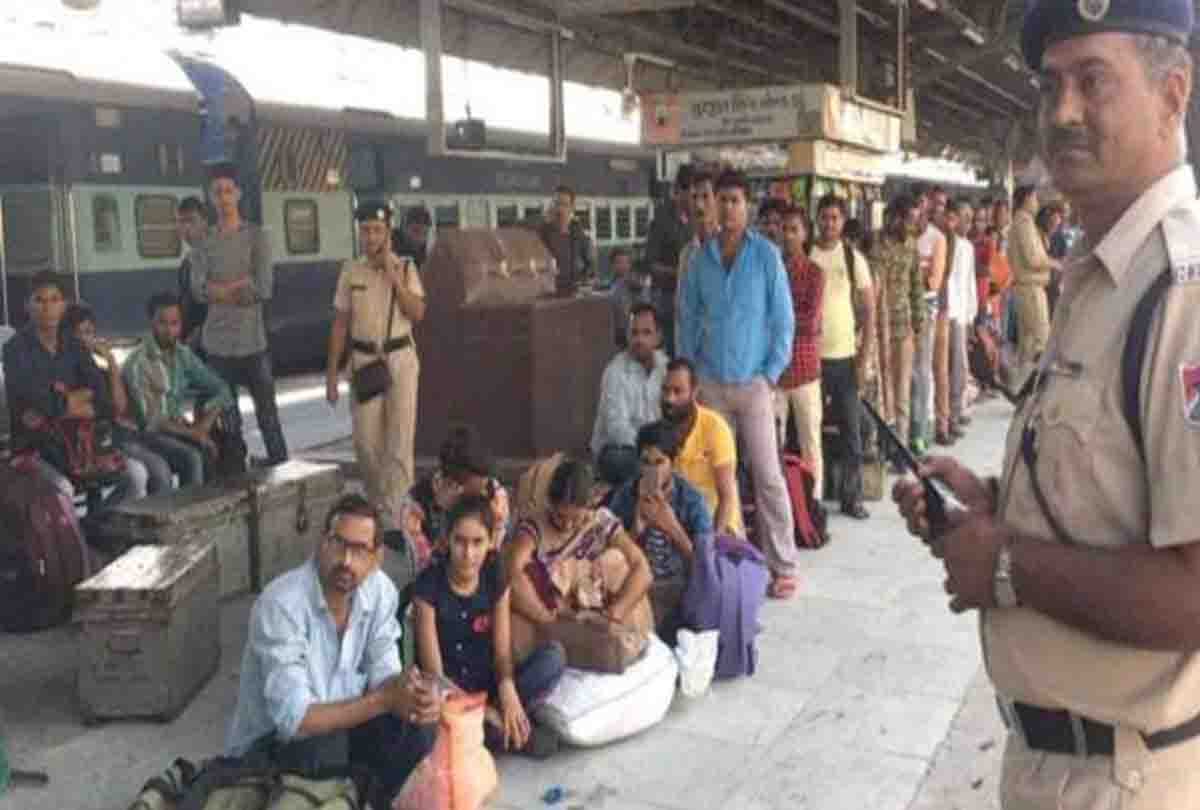 Gujarat migration conditions People of UP and Bihar are also afraid to tell full name