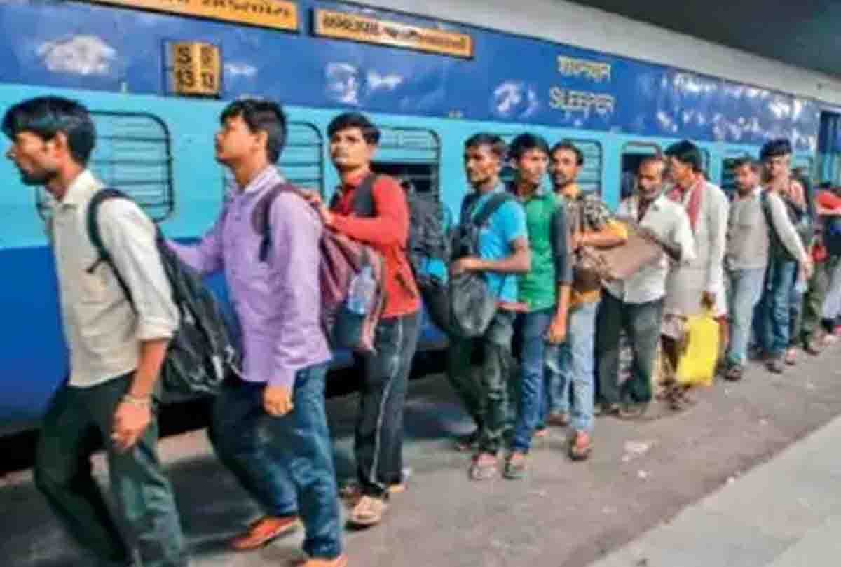 Gujarat migration conditions People of UP and Bihar are also afraid to tell full name