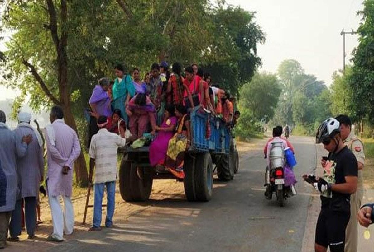 ninety four passengers sit on Tractor-trolley